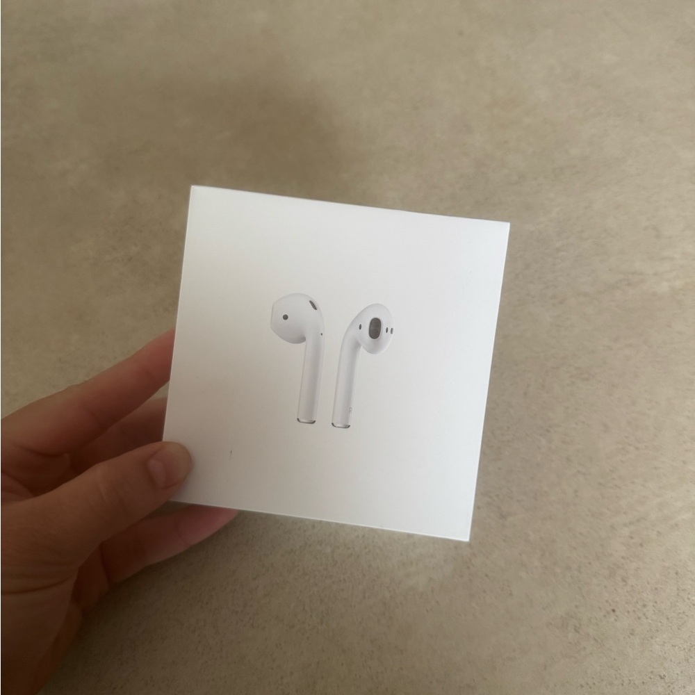 Apple AirPods in Classic White